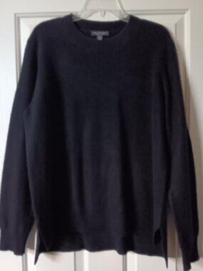 Saks Fifth Avenue 100% cashmere pullover tunic sweater in solid black.  Size XL.